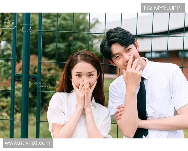 足球明星与普通人亲密互动的真实瞬间展现生活中的接地气魅力